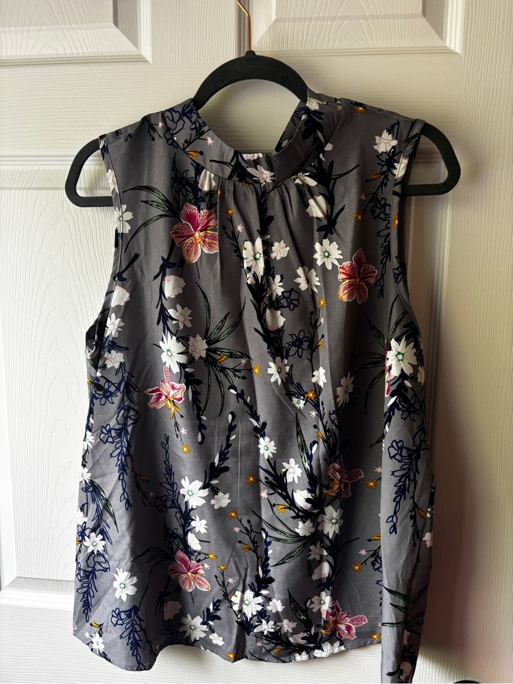 SHEIN Gray Sleeveless Mock Neck Floral Blouse